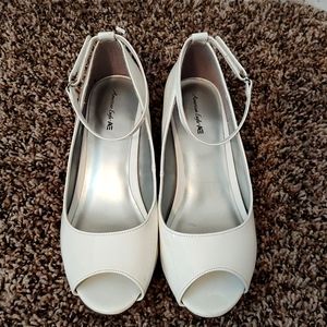 American Eagle by Payless, Girls Size 4, White